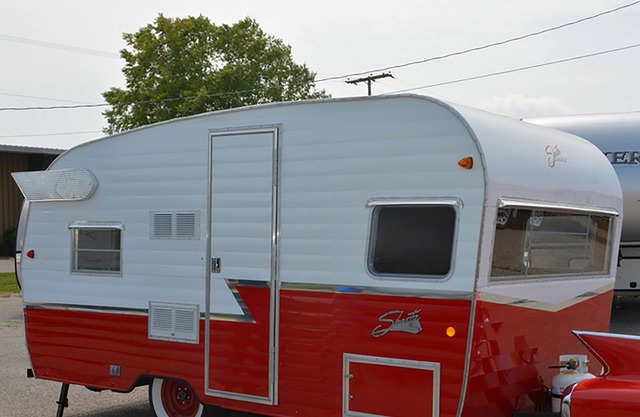 New Reproduction of 1962 Airflyte in Lakeside Vineyard