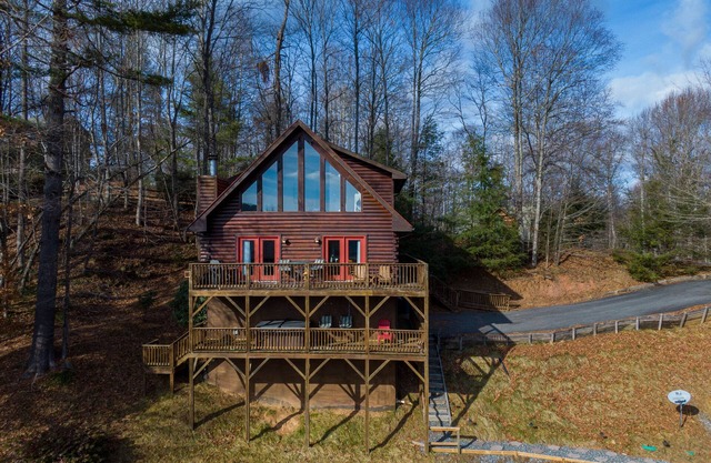 New River Retreat - Walk down to the river, fire pit!