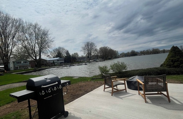 New Romantic Lake House!