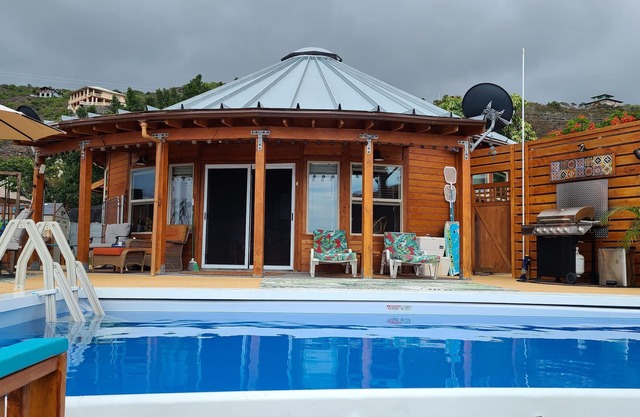 Nueva casa redonda con piscina 180 grados con vista al mar 13% de descuento por 7 noches