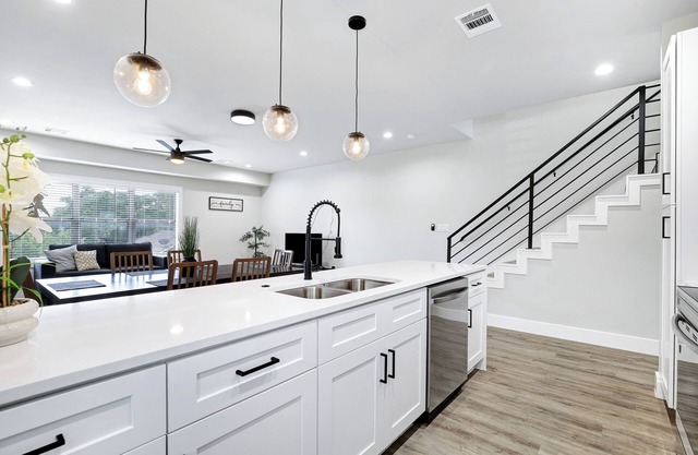 New Sanders Home! 3 Bedroom, 3.5 bath. Downtown.