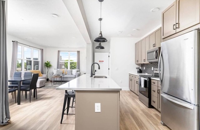 NEW Slabtown Suites on Front Street Unit 204