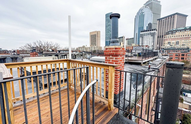 NEW - South End Penthouse w/ Roof Deck - Walk to Everything - Washer and Dryer