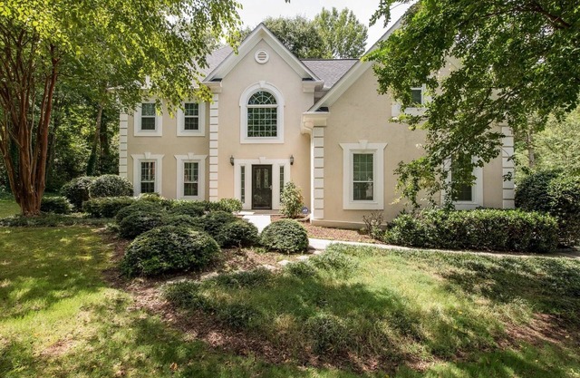 NEW Southern Charm ATL 4 Bdr/3 Bath Executive Home