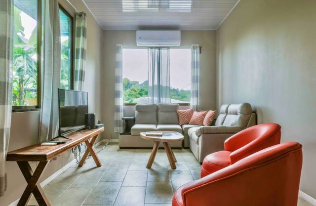 New Spacious 2BR/full kitchen with parking