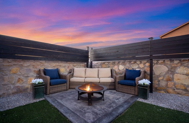 ** New Spacious 4 BED 3bath Home W/ Beautiful Yard/Fire Pit/ Grill/Gym/PingPong*