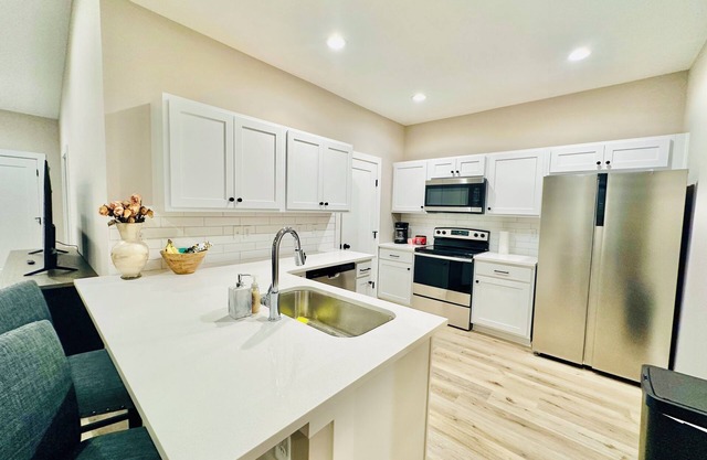 New Spacious 4-bedroom house in Wichita with Basketball hoop