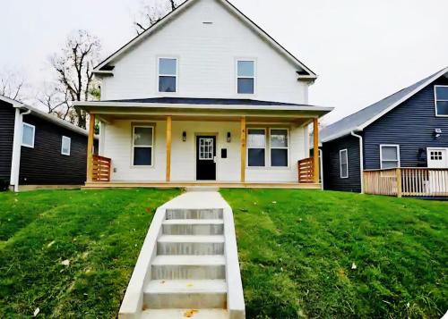 New spacious 5br 4ba near Butler and Broad Ripple