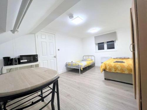 New Spacious 7-bedroom house in Sutton (S London)