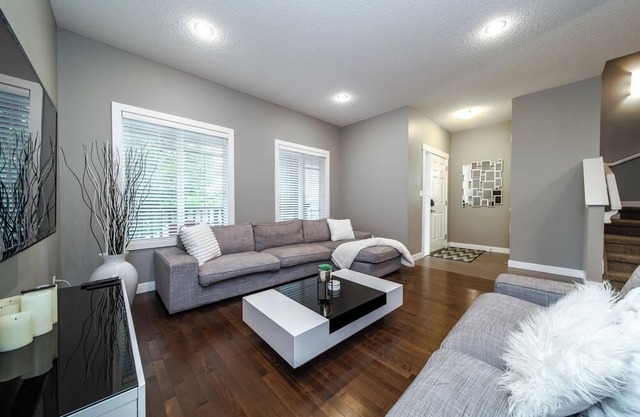 New-Spacious & Cozy Family home-4Bdrm-WEM-AC-PATIO