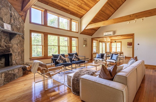 NEW: Spacious & Stylish Cabin Just Outside Roscoe