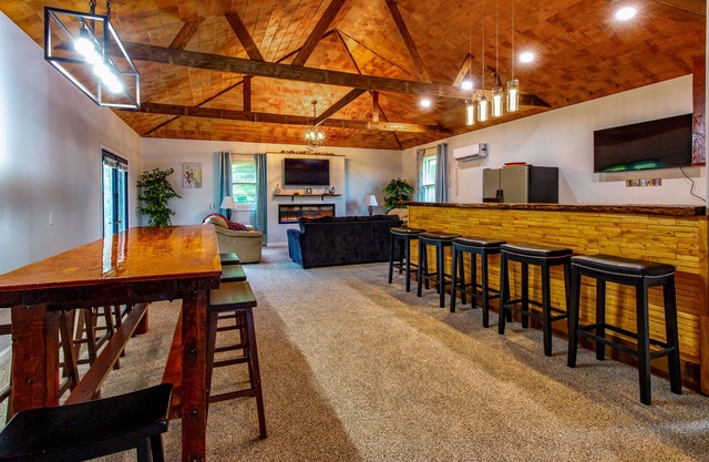 New Spacious Warren Dunes Beach & Winery Retreat w/Hot Tub & Pool Table