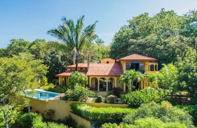 New! Spectacular Sunset Villa, Inner Courtyard, Salt Pool, Amazing Ocean Views