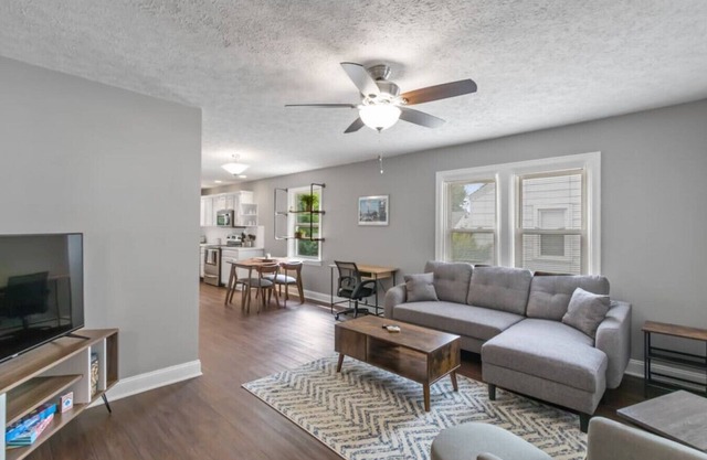 NEW Speedway ? Relaxation! (3BR/2BA, sleeps 7)