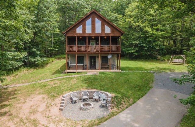 New! Star View Lodge: Lake Area, Dogs OK, A/C, Hot Tub!