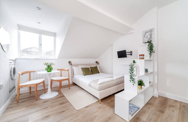 New Studio flat in Finsbury park w/ parking