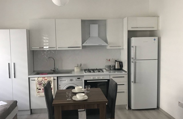 Nuevo estudio en el medio de famagusta, norte de Chipre