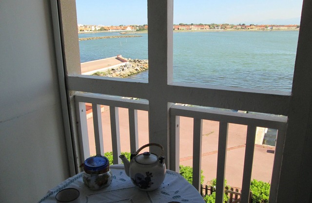 Nuevo estudio sin frente con hermosa vista al lago marino