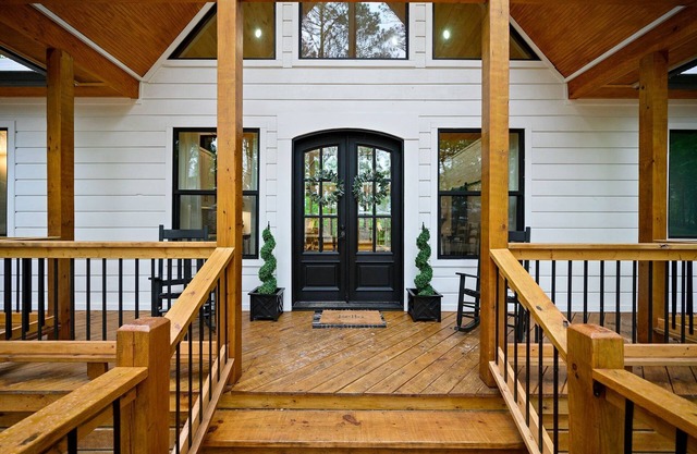 *NEW* Stunning 2 Bed/2 Bath Cabin - Couples; Family - Views/Location!
