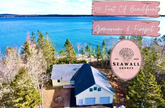 ⭐NEW⭐ Stunning Beachfront Living w/ Gameroom & Firepit Near Acadia