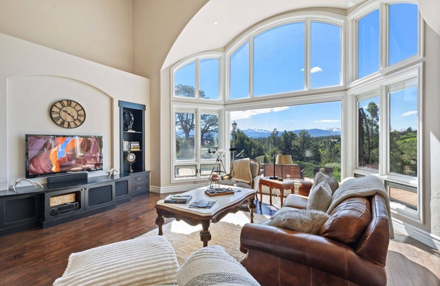 New! Stunning Log Hill Home on the Divide Golf Course - Fitness Room & Sauna
