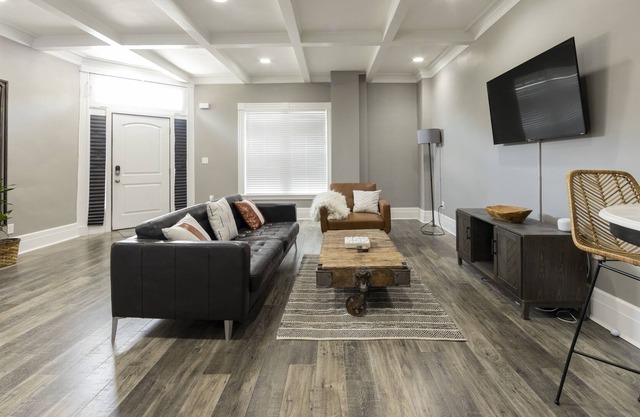 *New* Stunning & Spacious Luxury Apt Newport KY