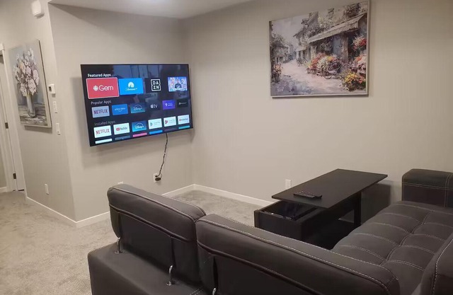 New Stylish 2BDR/3BED/2 FULL BATH/Well Equiped For Remote Work/Games