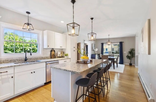 New: Stylish 4BR Retreat, Pet-Friendly Comfort, Close to Portland & Beaches
