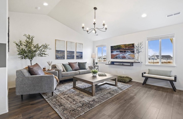New, Stylish & centrally located. By Ford Idaho Center, shops & restaurants!