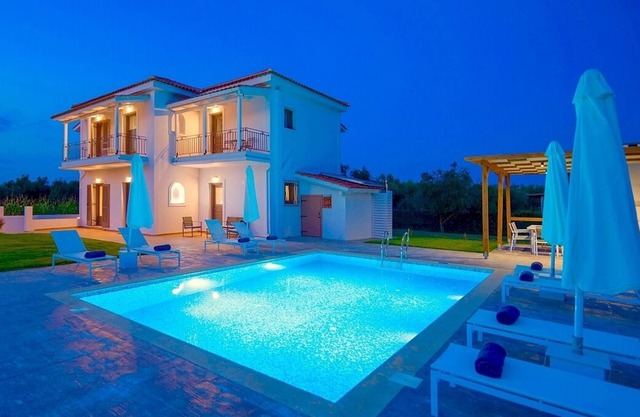 New Stylish Villa in a Quiet Location - Extensive Gardens, Private Pool and close to Sandy Beaches!
