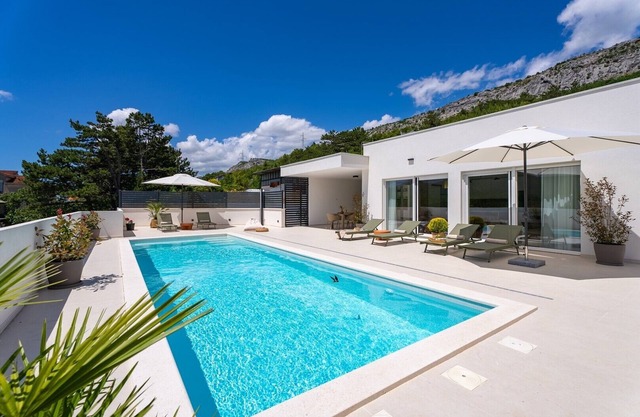 NEW Stylish villa Tenera with heated pool, 3 bedrooms