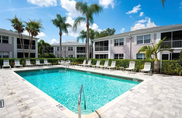 NEW! Sunny Sarasota Getaway: 2Bed/2Bath in Golf and Country Club with Pool