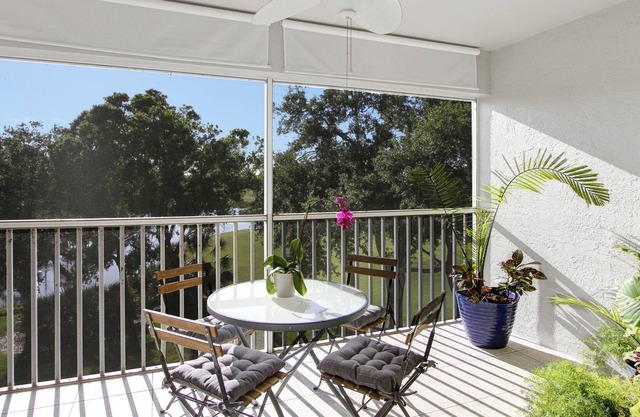 NEW!Superb 2bd/2ba Condo in Stoneybrook Golf & Country Club 10min to Siesta Key!