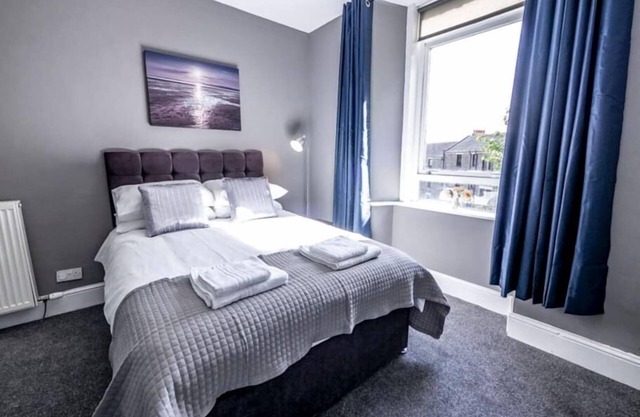 New Superhost Listing: Bright flat nr. University