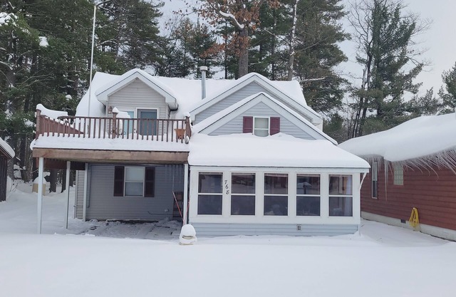 New! The Bear Lake Hideaway - Very Cute & Cozy! Large and Gorgeous En Suite Upper Bedroom!