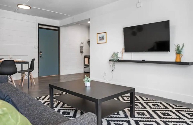 NEW The Franni - Workspace / Private Balcony