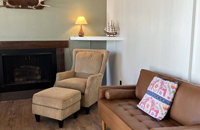 New! The Havn, subtle Norwegian styles greet you in this lakeside treasure!