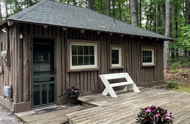New! The Higgins Lake Hideaway - Super Cute and Great Location Only 3 Blocks from Higgins Lake!