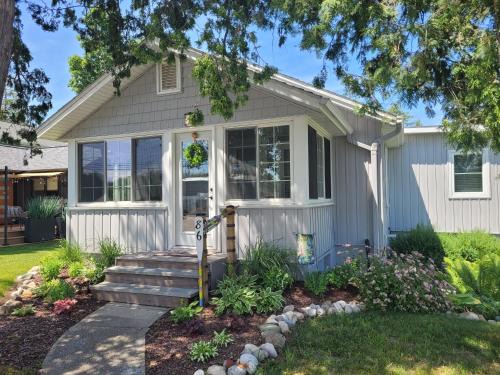 New! The Lily Pad On Benzie Blvd - Super Cute!