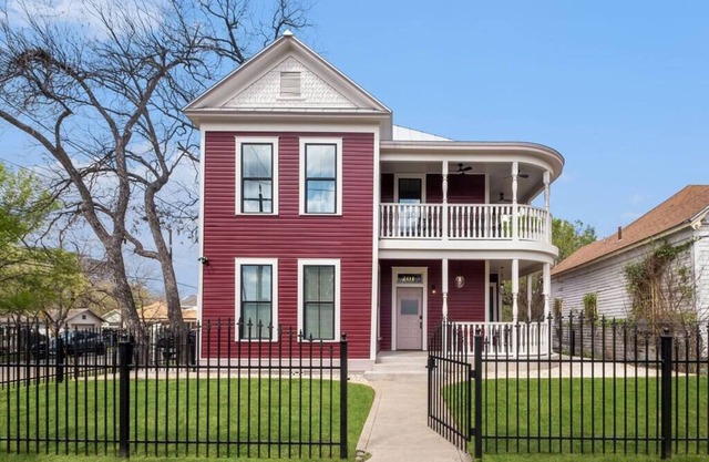 NEW! The Pearl Manor | Sleeps 8