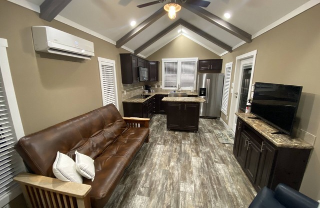 New Tiny Home 3 Miles to Aggieland Campus!!!
