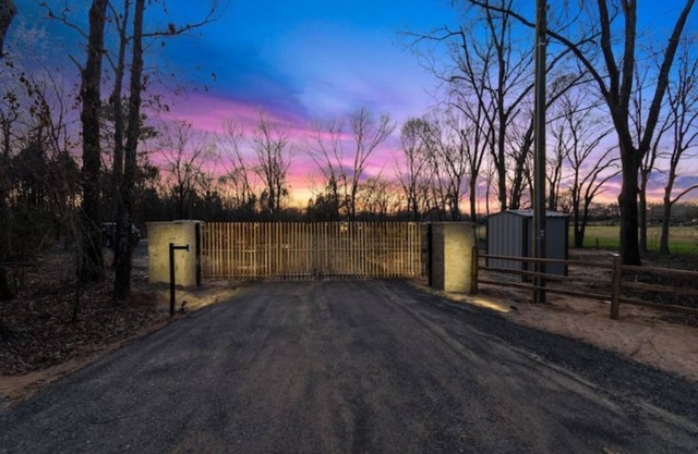 New Tiny home with 2 Queen Beds in Gated Community with Dog Park