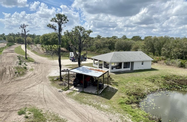 Nueva casa pequeña disponible en el país en una pista de motocross MX de 5 acres