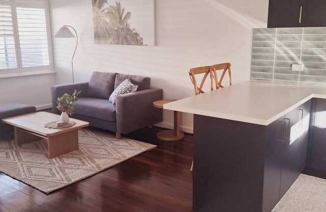 New to VRBO: Charming Apt Min from Rockingham Beach