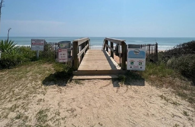 *New to VRBO*Salty Zen Beach Retreat*5 min walk to Beach!10 min to Town
