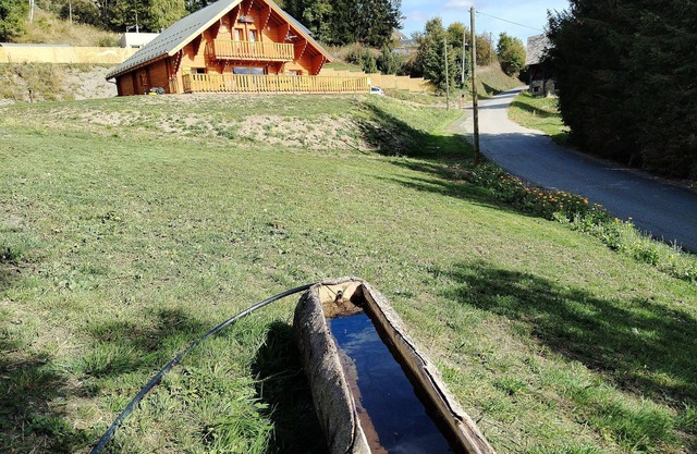 New, traditional chalet in this mountain village at the foot of the Alps.