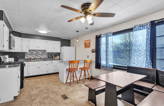 NEW! Tranquil Cozy Getaway in Chesterhill