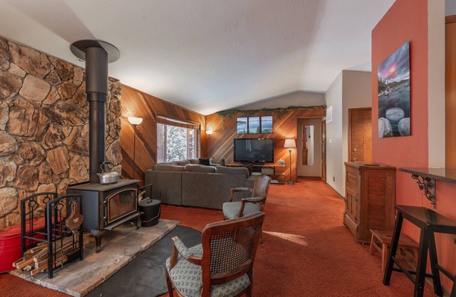 NEW - Truckee Cabin - Centrally Located