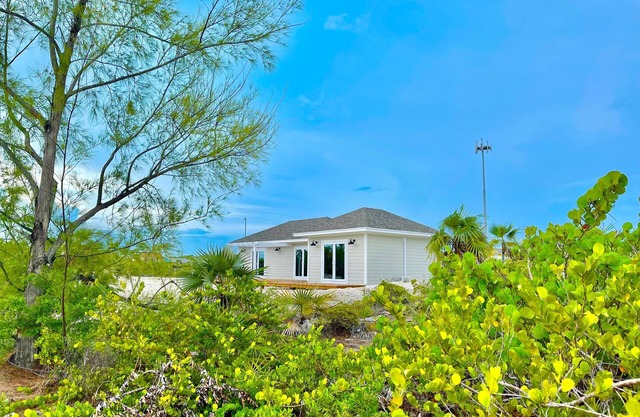 New two bedroom home only steps from Tropic of Cancer Beach in Little Exuma