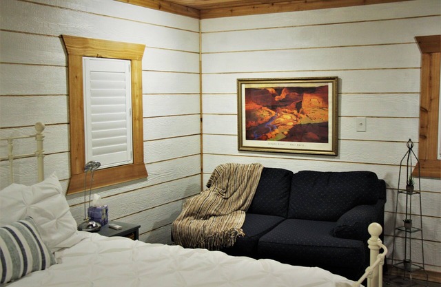 Nuevo, sala de estar, 1 dormitorio 1 baño, suite privada independiente.